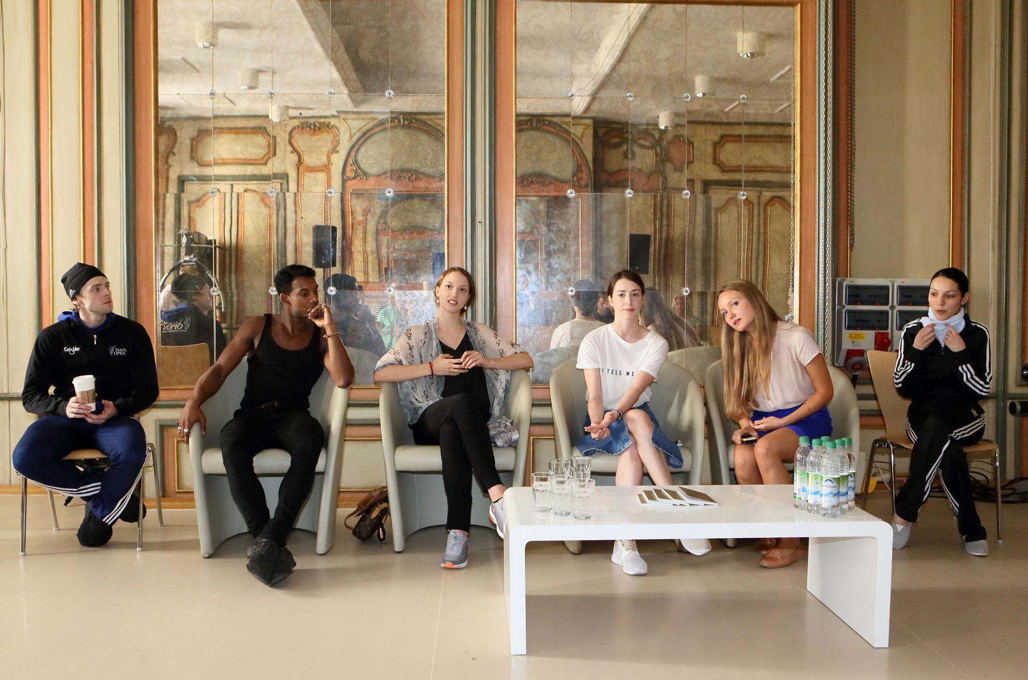 v.l.n.r. Vladimir Shklyarov, Osiel Gouneo, Prisca Zeisel, Ksenia Ryzhkova, Kristina Chekhriy und Ivy Amista beim Pressegespräch zur Spielzeit 2016/17