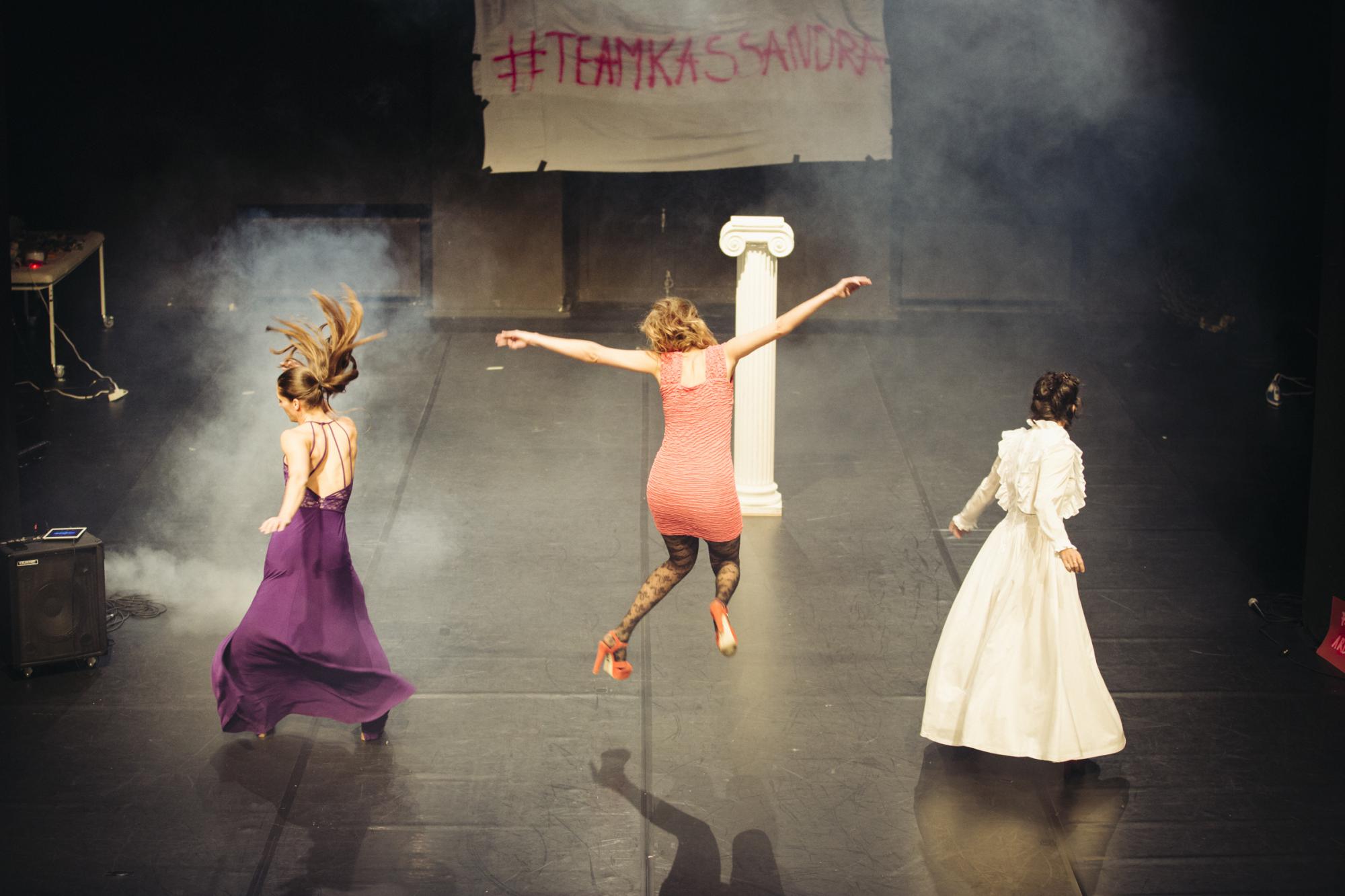 „Get to know Kassandra“ von Jessica Glause, Kleopatra Markou, Aleksandra Pavlovic und Beatrix Simkó