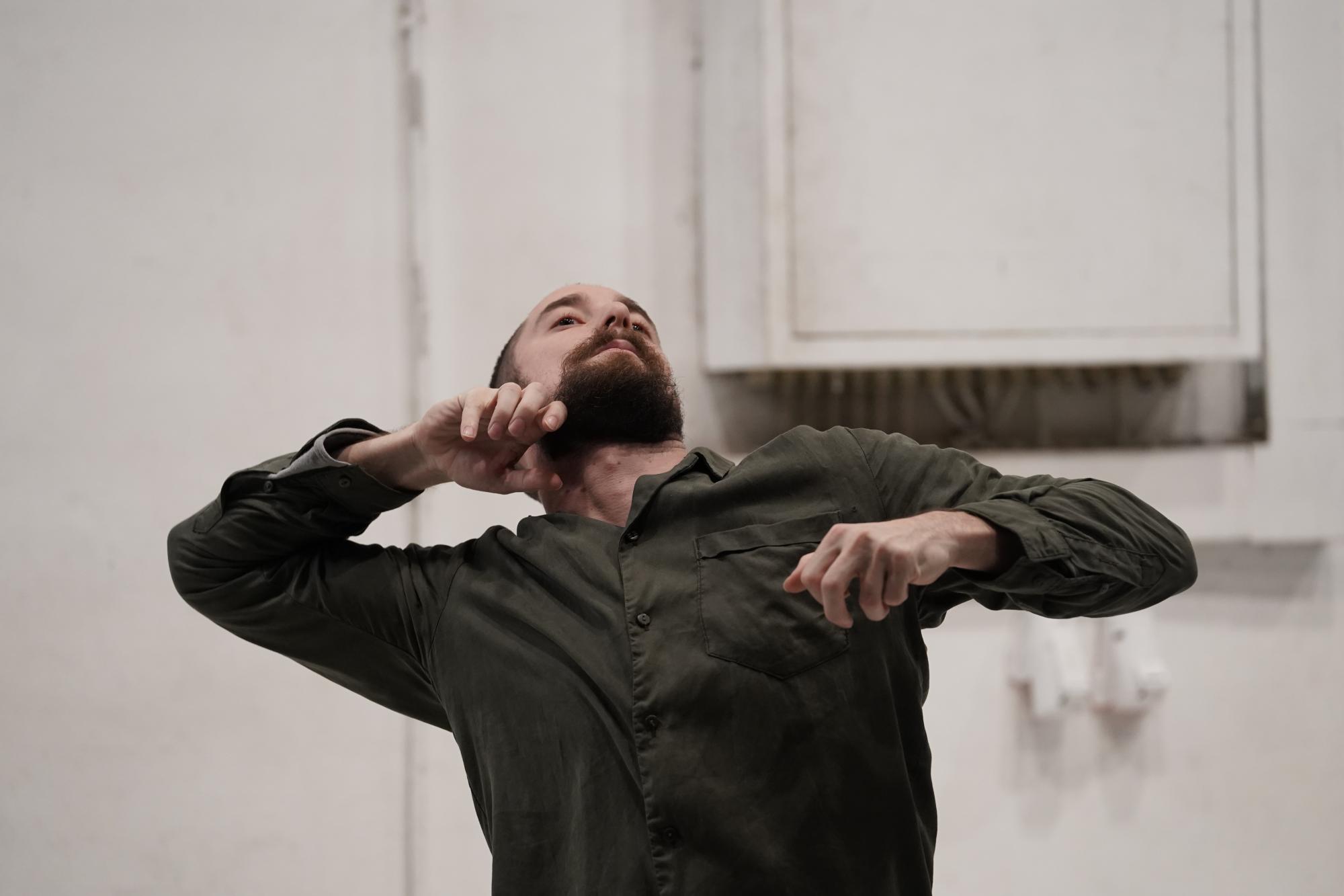 „flat rooms – flat dances / tracing action“ von Micha Purucker