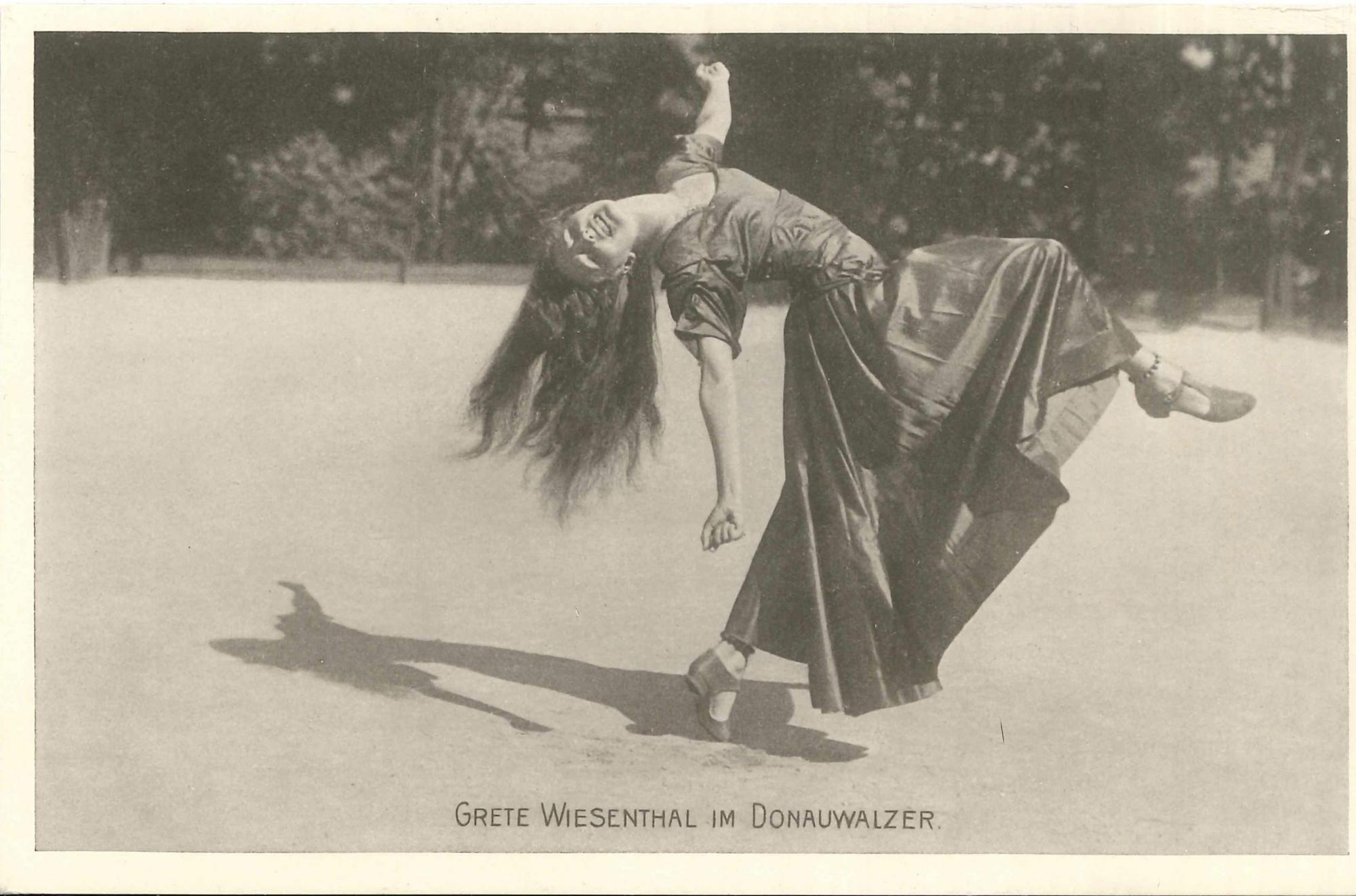 Grete Wiesenthal im Donauwalzer | Foto: Rudolf Jobst | 1908, Fotopostkarte