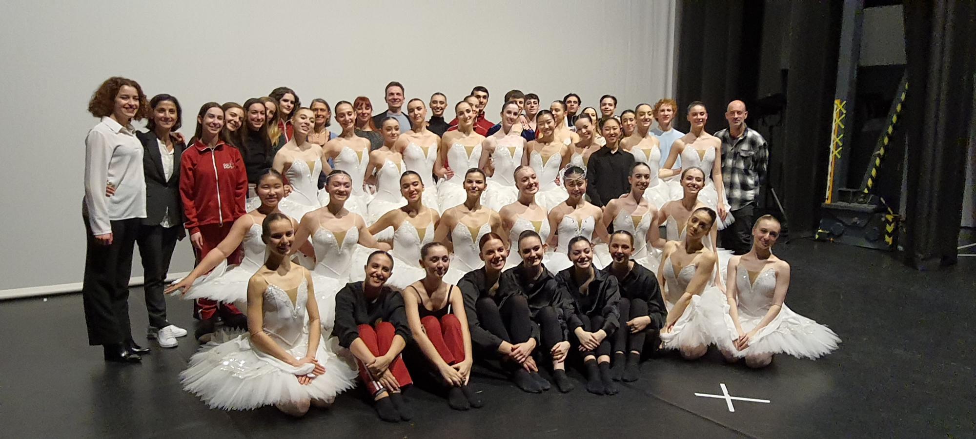 „Bavarian Ballet Academy“ nach der Vorstellung von  „Feine Ballettstücke“ in Germering
