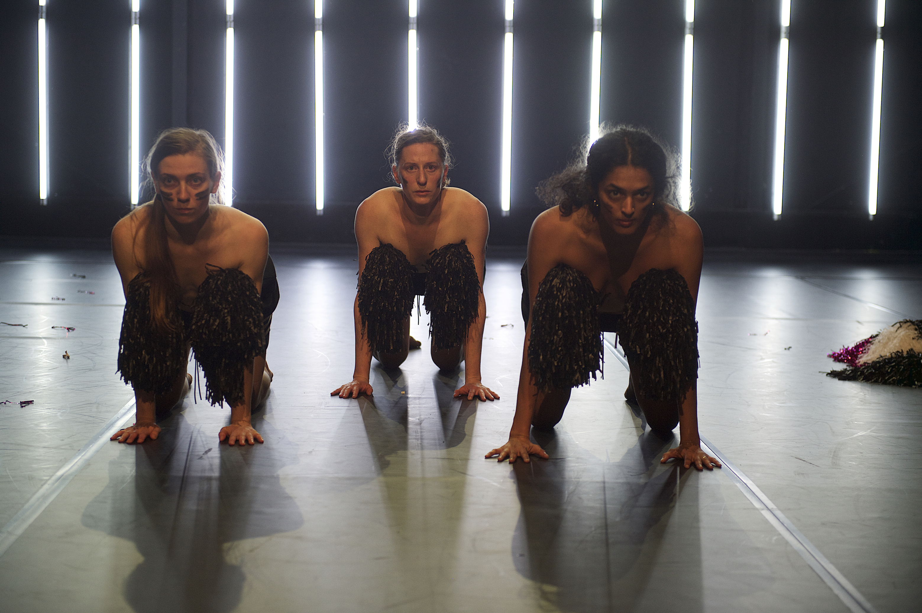 „Radical Cheerleading“ von Zufit Simon. Tanz: Dorota Michalak, Zufit Simon, Sunayana Shetty