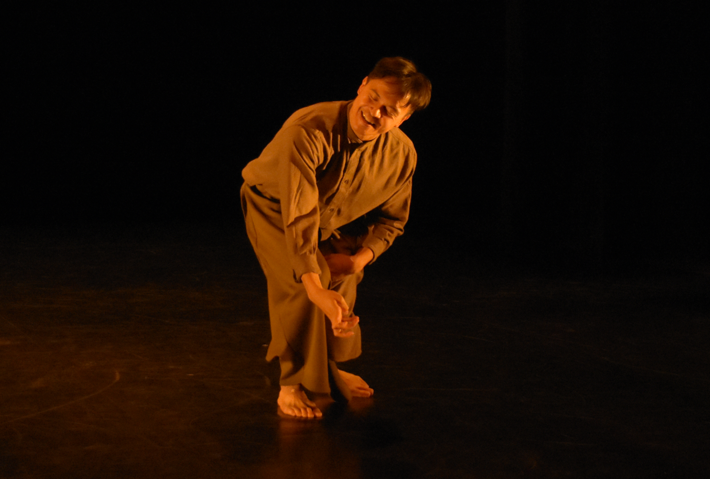 „Solotanznacht Regensburg“. Tanz: Charles Bernard in „Il pleut, il plaint, il rage“