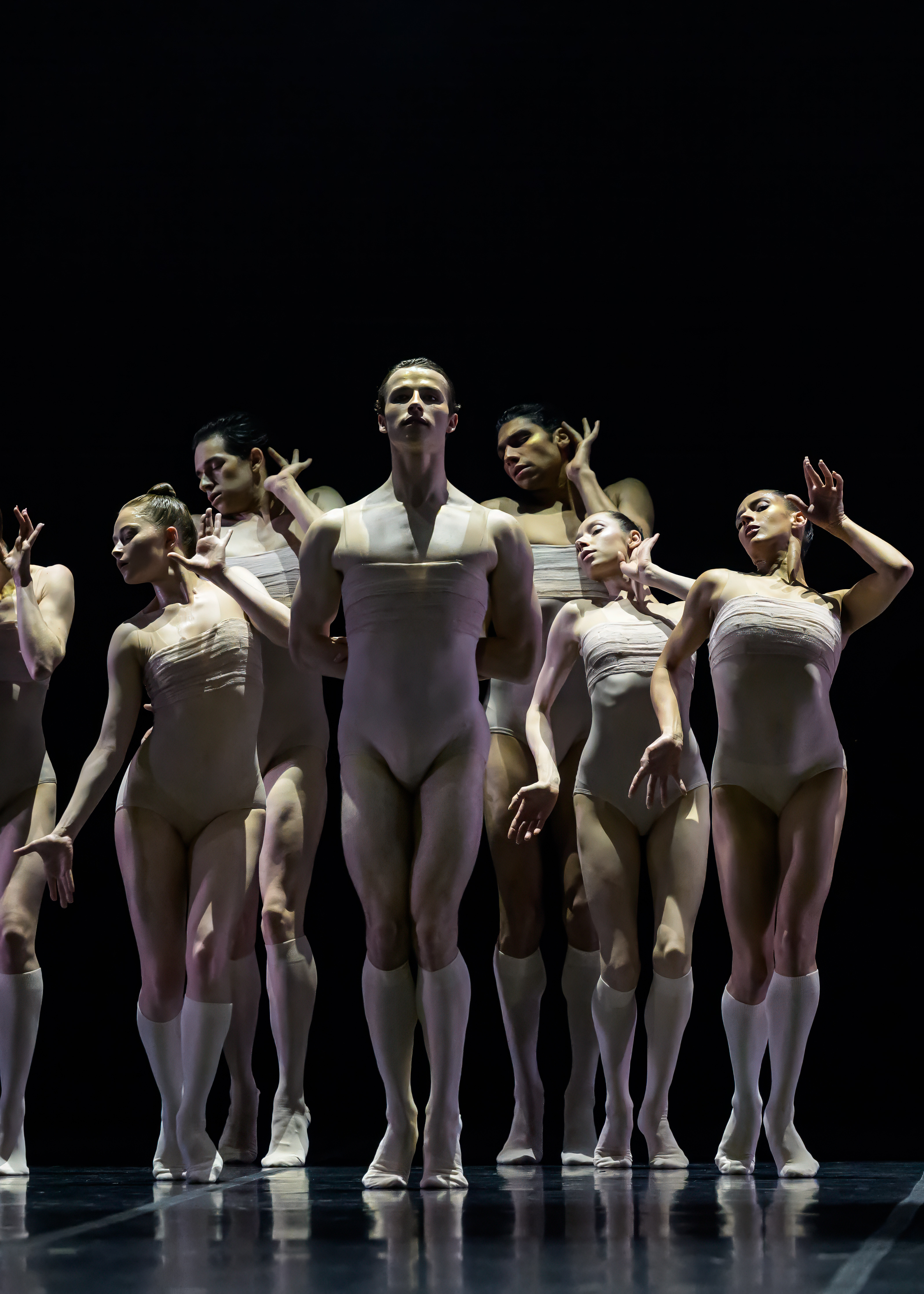 Ballettabend „Duato / Skeels / Eyal“: „Auodance“ von Sharon Eyal. Tanz: Ensemble Bayerisches Staatsballett