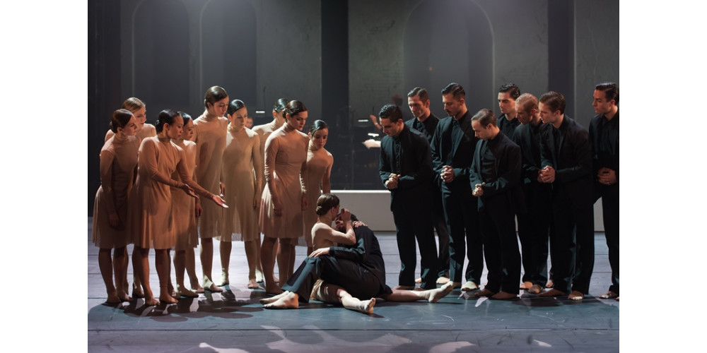 „Stabat Mater“" von E. Clug. Tanz: Ensemble