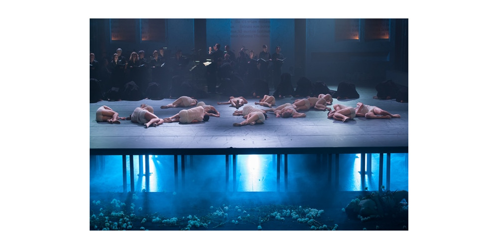 „Requiem“ von Karl Alfred Schreiner. Tanz: Ensemble