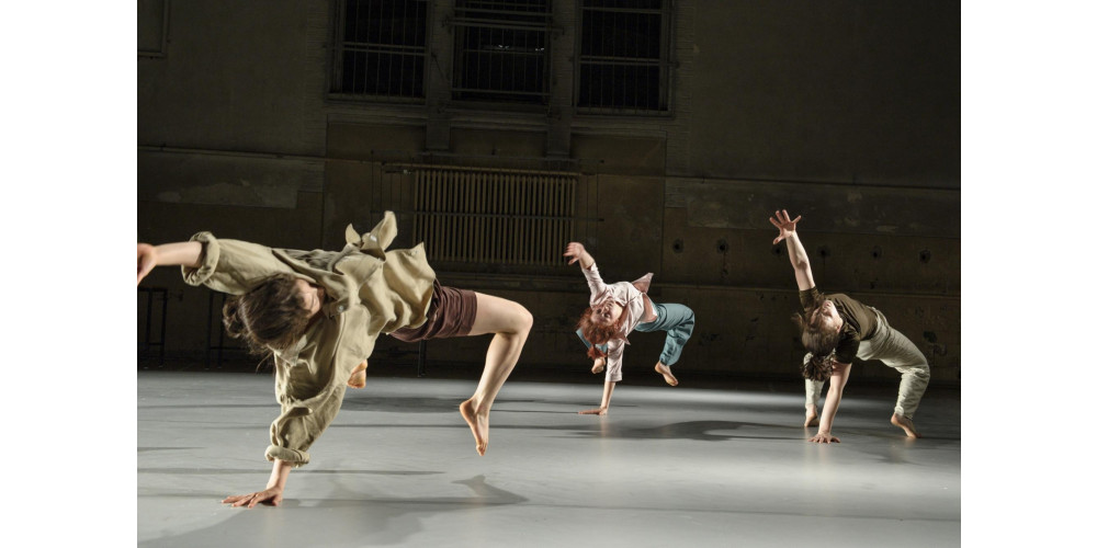 THINK BIG! # 3 in München: Theater Strahl mit &quot;ROSES einsam.gemeinsam&quot;