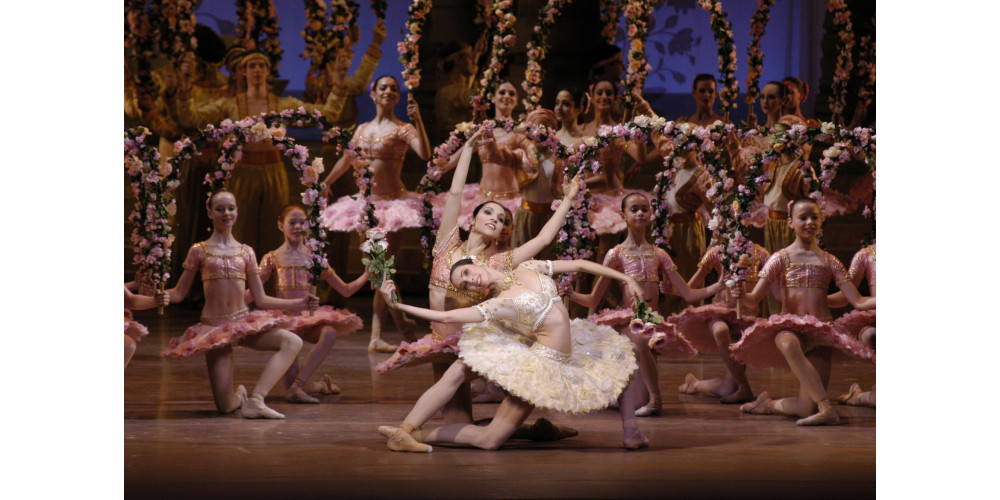„Le Corsaire“  mit Daria Sukhorukova, Ivy Amista und dem Ensemble des Bayerischen Staatsballett