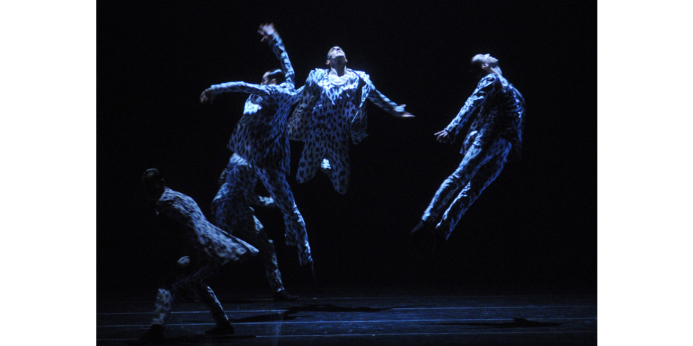 „Adam is“ von Aszure Barton: Ensemble