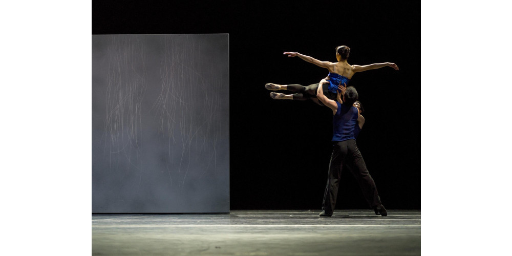 „das siebte blau“ von Christian Spuck. Tanz: Sayaka Kado, Alexandro Akapohi und Max Levy