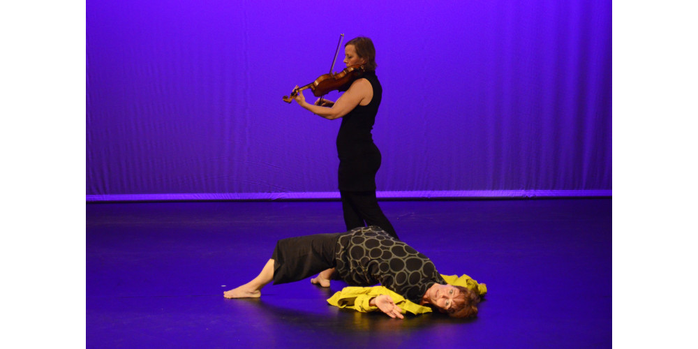 „recycle mum“ von und mit Kilta Rainprechter und Anka Draugelates