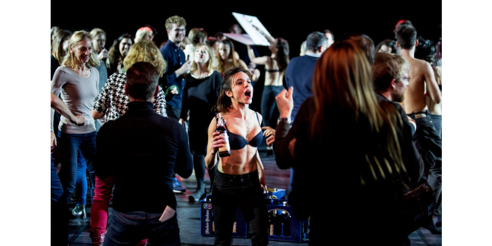 „Minutemade“ von Stijn Celis, Moritz Ostruschnjak und Daniela Bendini