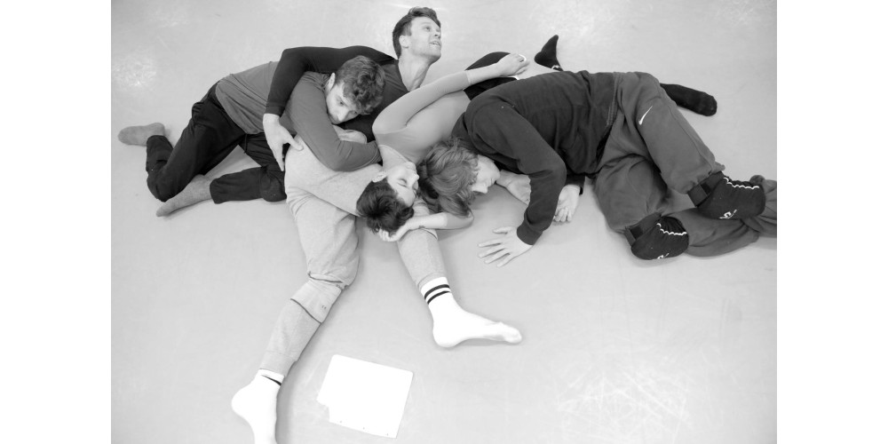 Dustin Klein bei der Probe für den Abend „Junge Choreographen“. Tanz: Matteo Dilaghi, Dustin Klein, Maria Daniela González Muñoz und Jonah Cook