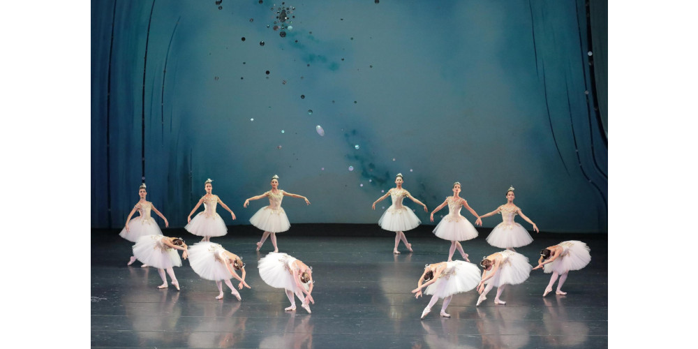 Letzte Proben von „Jewels“ am Bayerischen Staatsballett: Ensemble in „Diamonds“