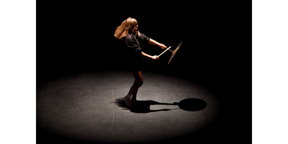 „Ghost Writer and the Broken Hand Break“ von Miet Warlop