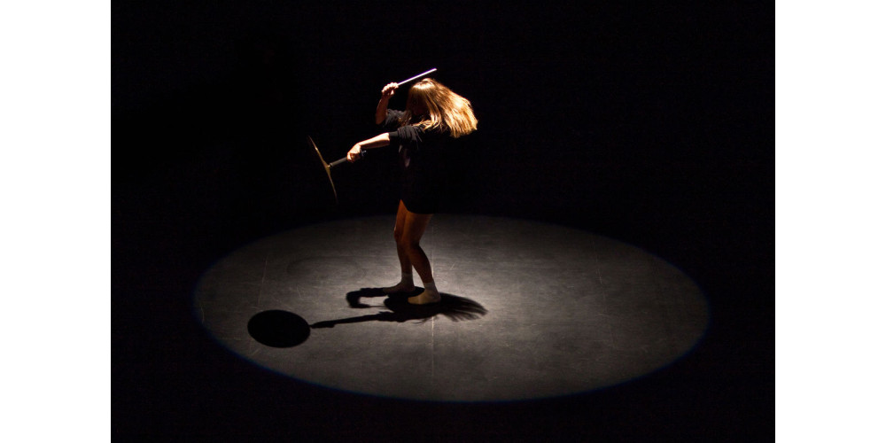 „Ghost Writer and the Broken Hand Break“ von Miet Warlop