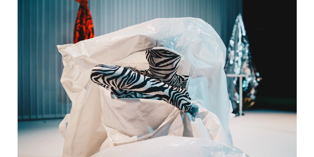 „How to get rid of a body. A magic manual“ von Léonard Engel