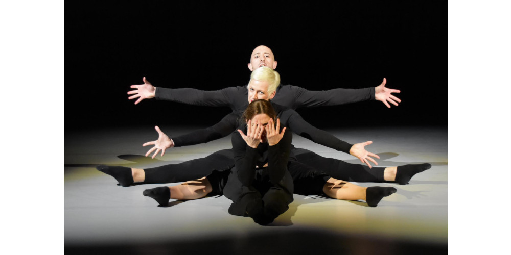 &quot;Code“ des Sosani Tanztheater bei den Regensburger Tanztagen