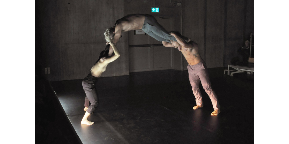 „My Body Is Your Body“ von und mit Leon Börgens, Leonardo García und Mijin Kim