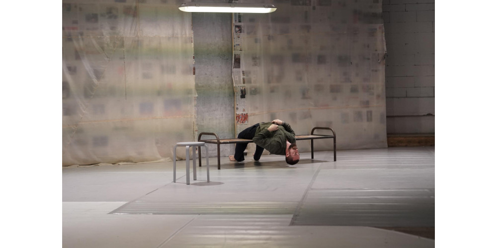 „flat rooms – flat dances / tracing action“ von Micha Purucker