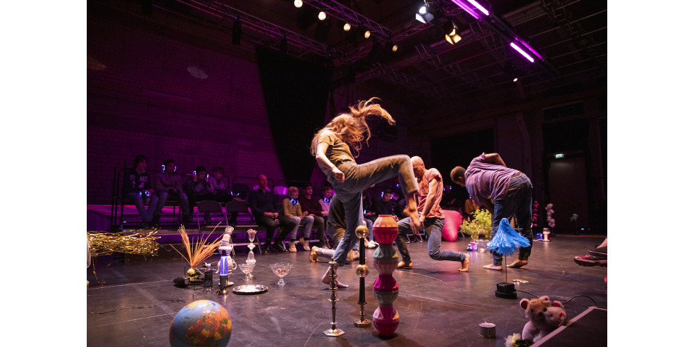 &quot;XOXO&quot; von Sebastian Matthias; im Rahmen von Fokus Tanz, explore dance - Netzwerk Tanz für junges Publikum