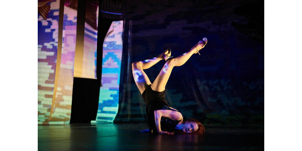 „Asymmetrical Encounters“ von Rosalie Wanka