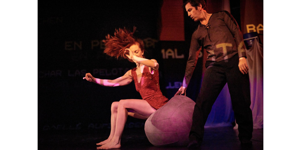 „Asymmetrical Encounters“ von Rosalie Wanka