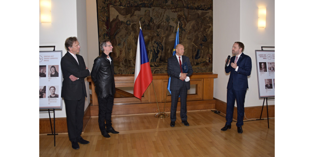 Jiři Kylián und IvanLiška erhalten die Auszeichnung Gratis Agit