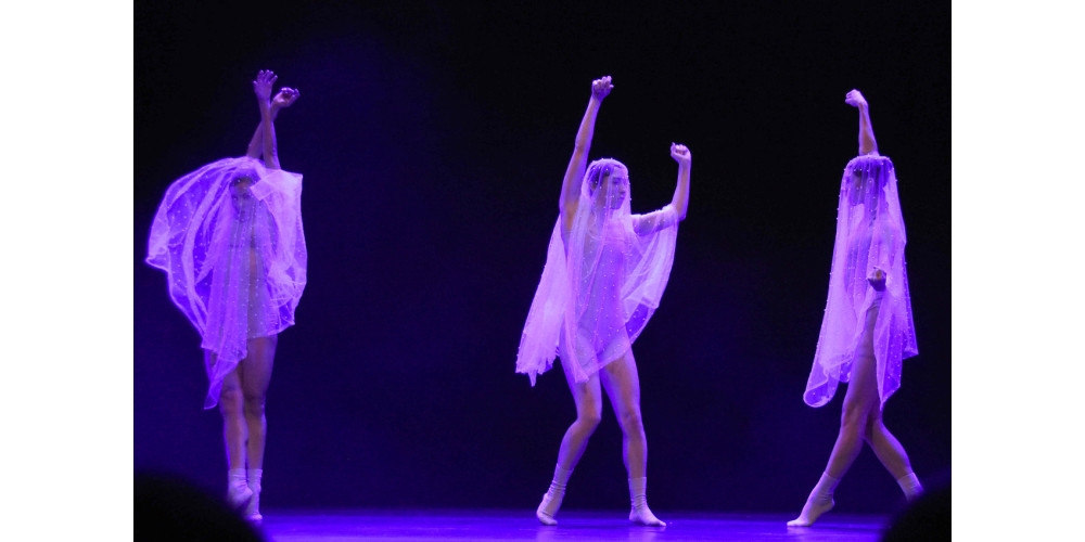 Gauthier Dance: &quot;Mires&quot;