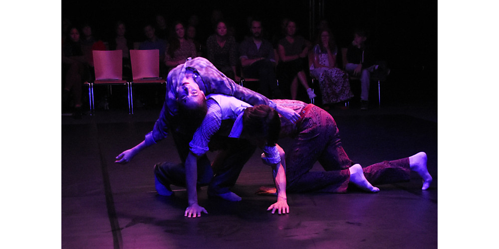 „I Forgot to Remember“ von Simone Elliott. Tanz: Ensemble.