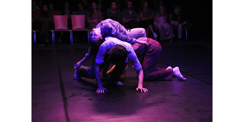 „I Forgot to Remember“ von Simone Elliott. Tanz: Ensemble.