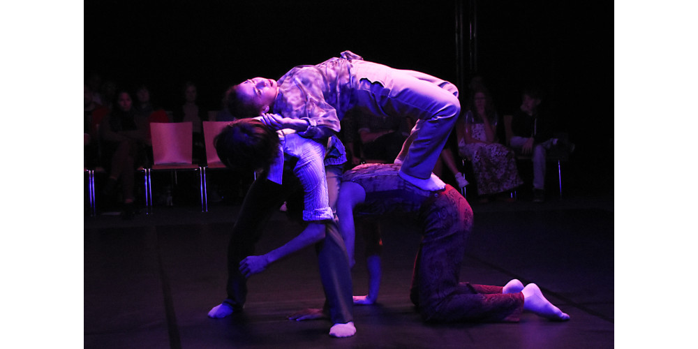 „I Forgot to Remember“ von Simone Elliott. Tanz: Ensemble.