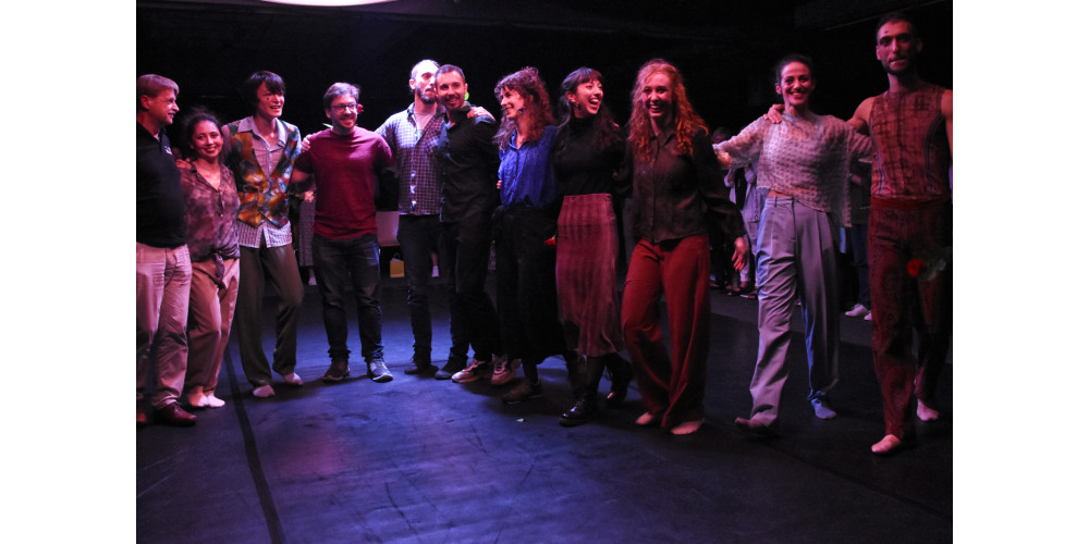 „I Forgot to Remember“ von Simone Elliott. Tanz: Ensemble.