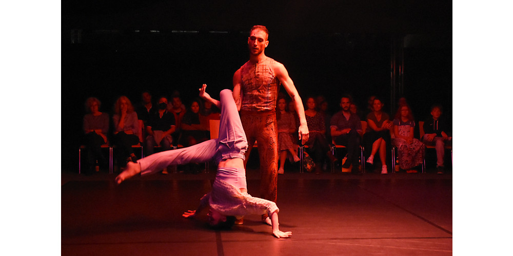 „I Forgot to Remember“ von Simone Elliott. Tanz: Ensemble.