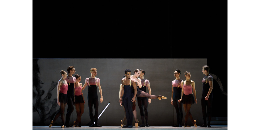„Tschaikowsky-Ouvertüren“ von Alexei Ratmansky. Tanz: Osiel Gouneo, Ensemble