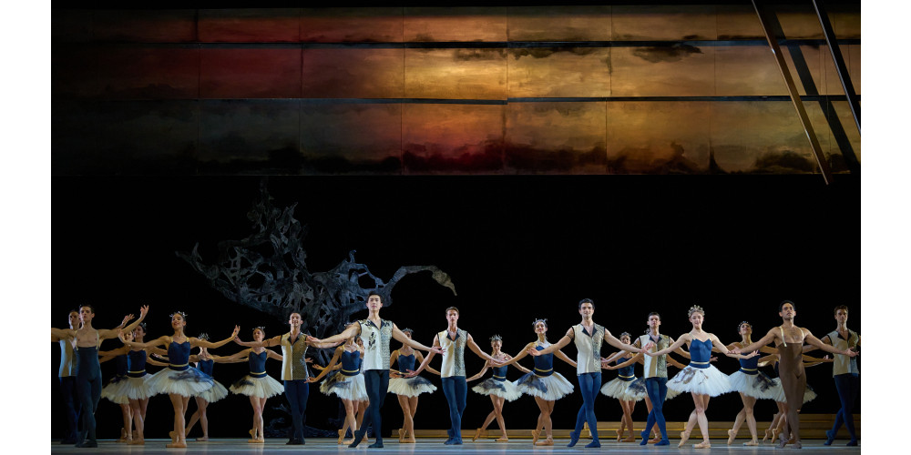 „Tschaikowsky-Ouvertüren“ von Alexei Ratmansky. Tanz: Ensemble