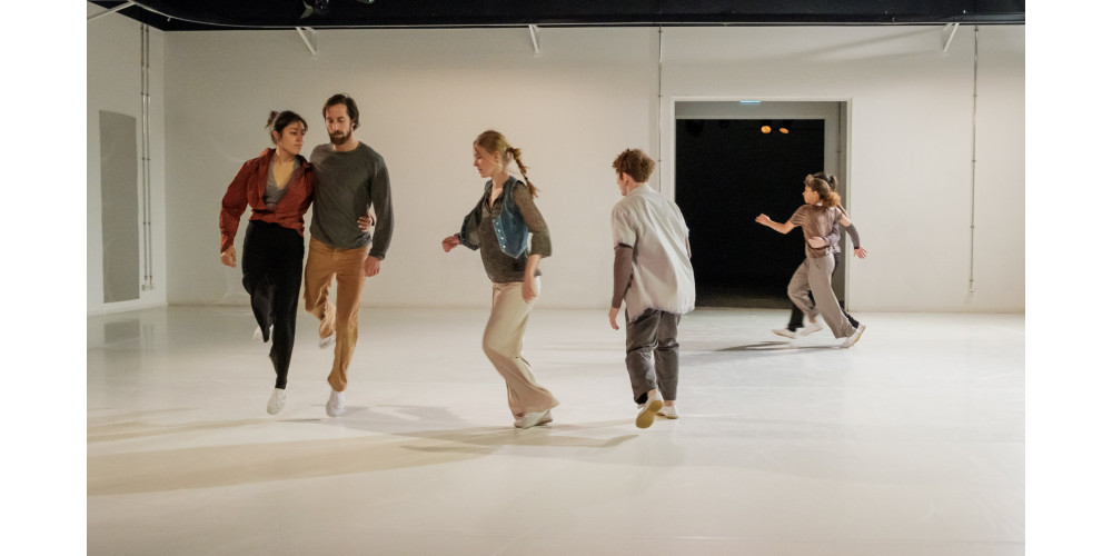 „100.80.40 – rats in the living room /études pathétiques“ von Micha Purucker. Tanz: Ensemble