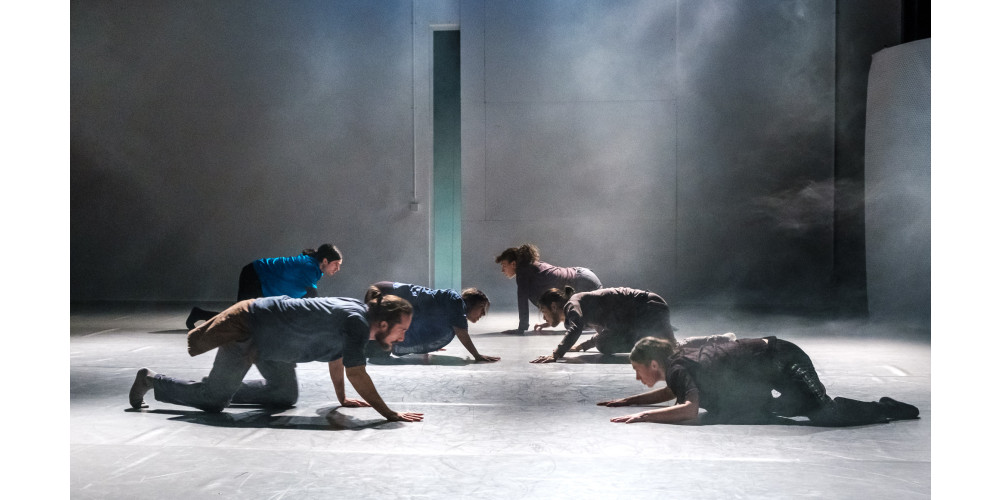 „episodes of glam + gutter“ von micha purucker. Tanz: vorderes Paar: Michal Heriban + Polina Sonis, Mitte: Aurora Bonett + Hikaru Osakabe, hinten: Marcos Nacar + Anise Smith