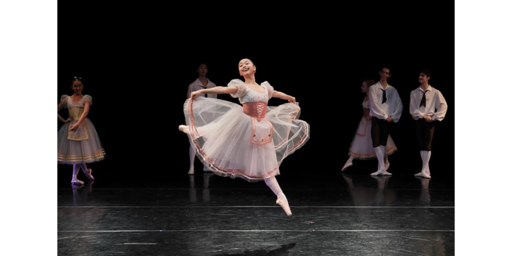 Ballett in der Reaktorhalle. Tanz-Studierende der Ballett-Akademie der HMTM. Tanz: Monami Aoki