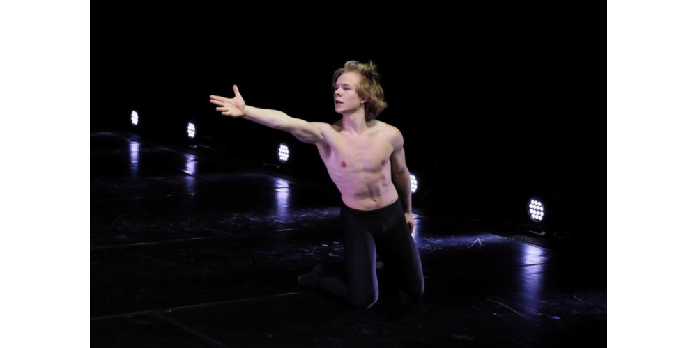 Ballett in der Reaktorhalle. Tanz-Studierende der Ballett-Akademie der HMTM. Tanz: Daniel Chernyavskiy