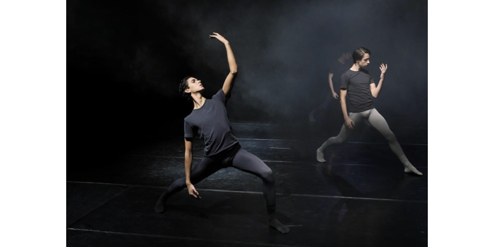 Studierende der Ballett-Akademie der HMTM. Tanz: Simon Boley (rechts) und Manuell Mircuda (links)