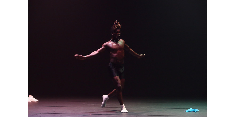 Biennale Tanzausbildung 2024: École des Sables mit „Right of Nature“ von und mit Ibrahim Niassy (Pisco)