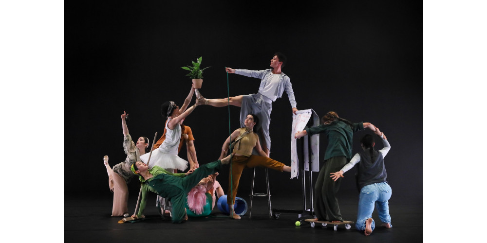 Biennale Tanzausbildung 2024: Hochschule für Musik und Darstellende Kunst Frankfurt am Main mit „For long“ von Nicole Beutler