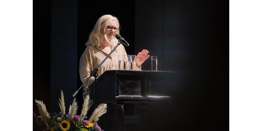 Simone Schulte-Aladag bei Dankesrede der Verleihung des Schwabinger Kunstpreises 2023  für Fokus Tanz