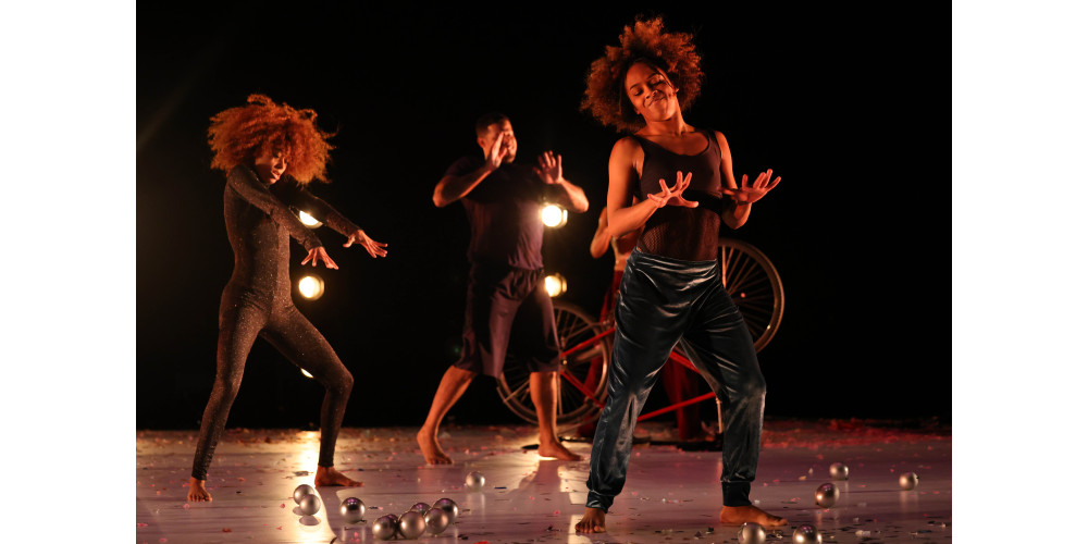 „Zona Franca“ von Alice Ripoll, Tanz: Ensemble Companhia Suave beim International DANCE Festival München