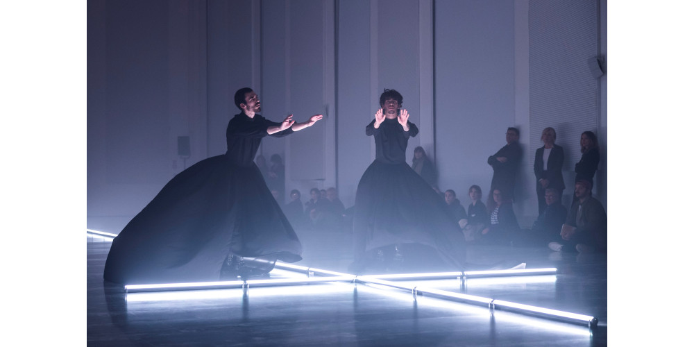 „La Veronal: TOTENTANZ – Morgen ist die Frage“ von Marcos Morau beim International DANCE Festival München, Tanz: Ensemble La Veronal