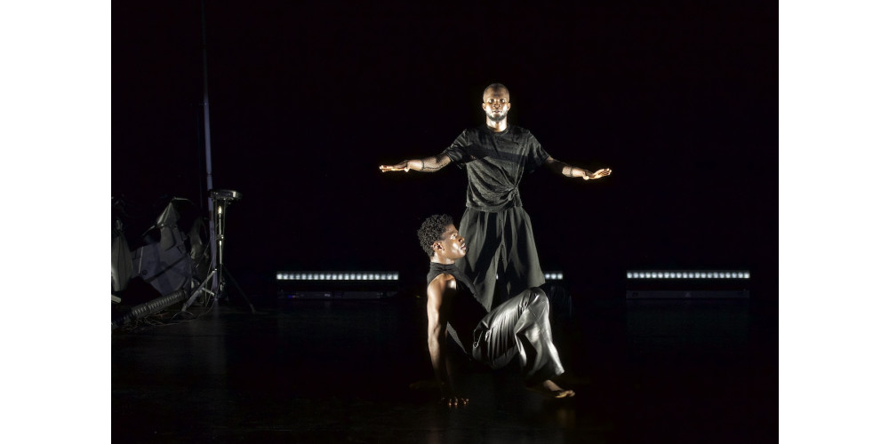 „Songs &amp; Dances about the Weather“ von Christoph Winkler. Tanz: Ridwan Rasheed (v) und Oluwafemi Israel Adebajo