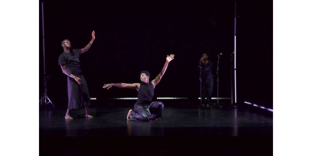 „Songs &amp; Dances about the Weather“ von Christoph Winkler. Tanz: Oluwafemi Israel Adebajo , Ridwan Rasheed &amp; Michael Gagawala Kaddu (v.l.n.r.)