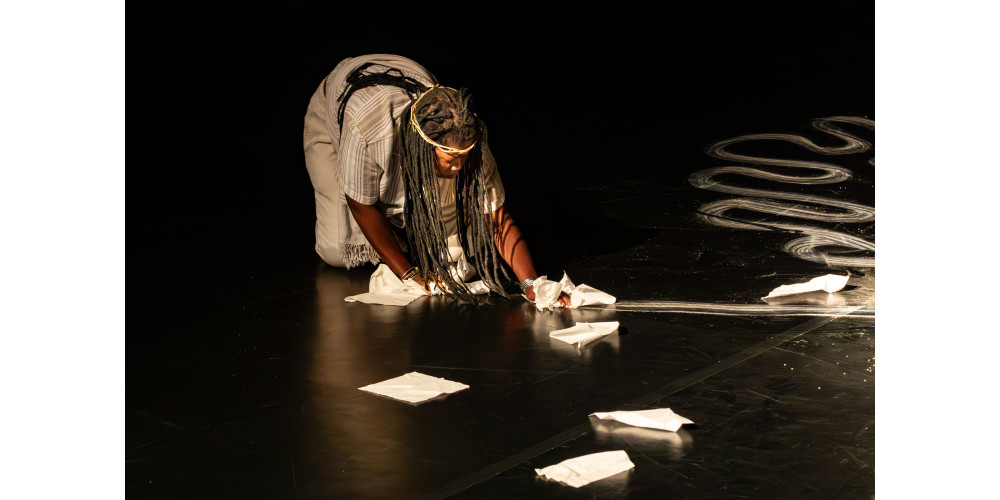 „ÉPIQUE ! (FOR YIKAKOU)“ von Nadia Beugré, Tanz: Nadia Beugré und Charlotte Dali