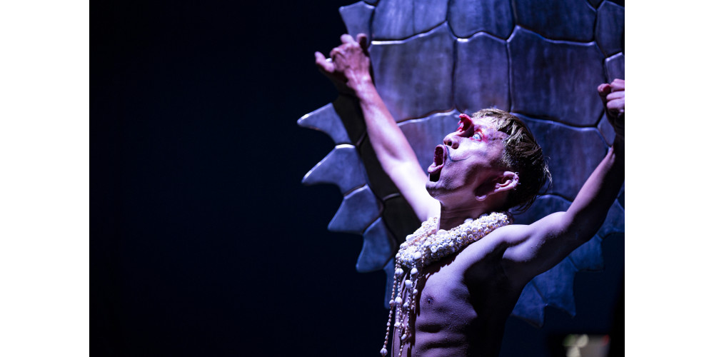 „ÉPIQUE ! (FOR YIKAKOU)“ von Nadia Beugré, Tanz: Nadia Beugré und Charlotte Dali